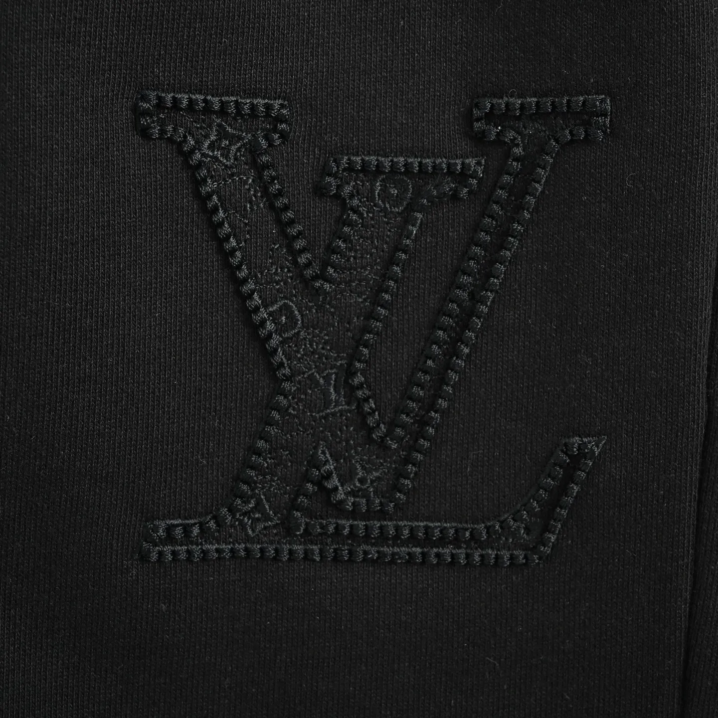 Louis Vuitton/ logo